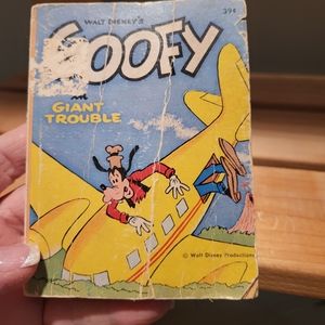 VINTAHE BOOK 1968 little big Walt Disney book GOOFY